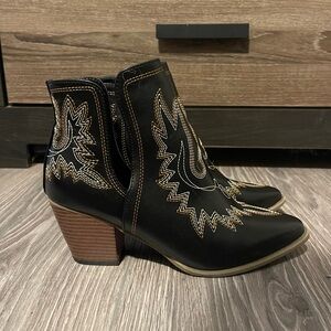 Western heeled boot
